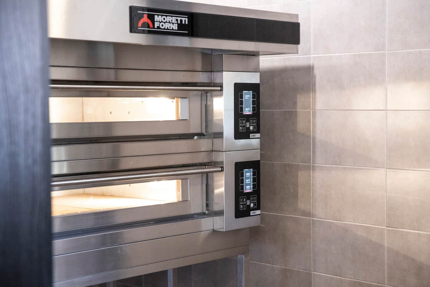Elektryczny piec deck Moretti Forni w pizzerii Napoli